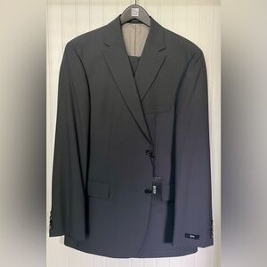 Gray 46R Boss Hugo Boss suit. NWT.